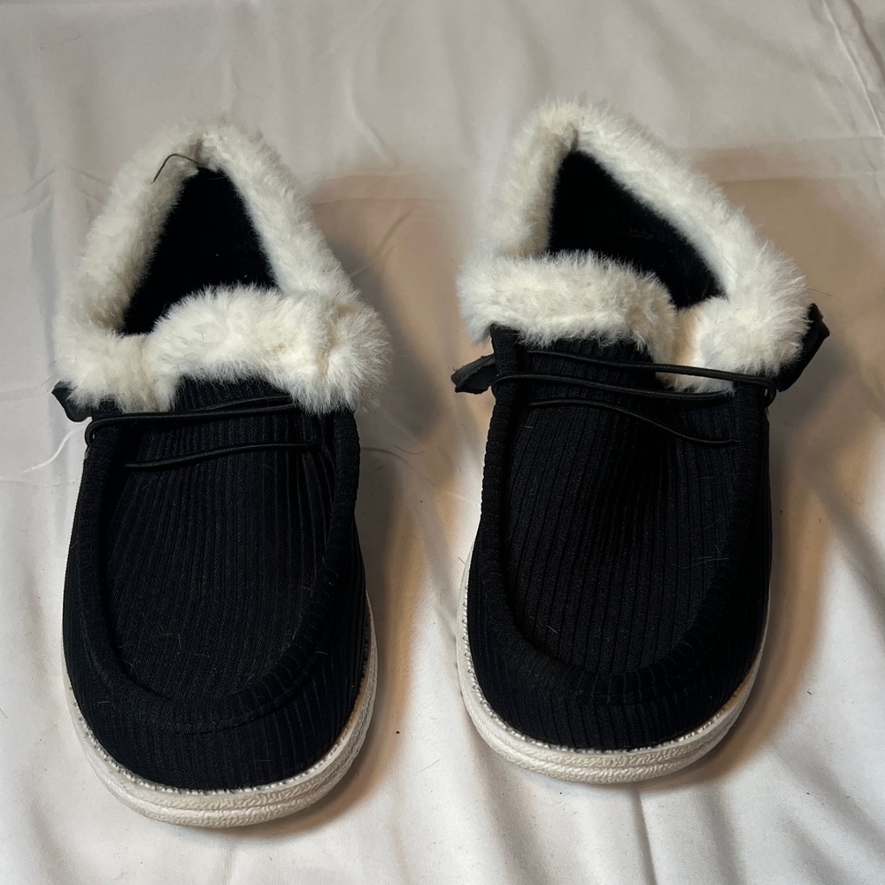 Cozy Black Women's Shoes with Faux Fur Lining